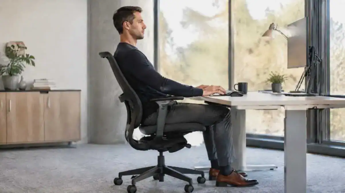 Where should lumbar support be on an ergonomic chair for comfortable sitting